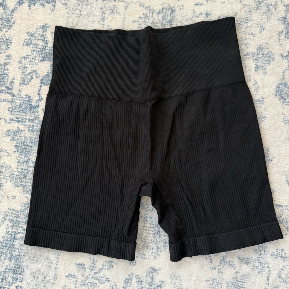 Ribbed Biker Shorts